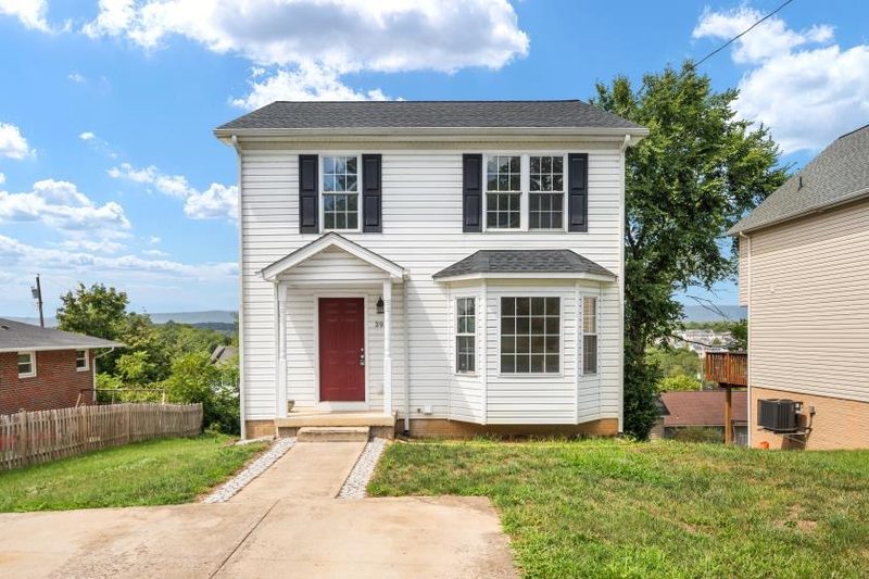 395 Stonewall St, photo 2 of 29