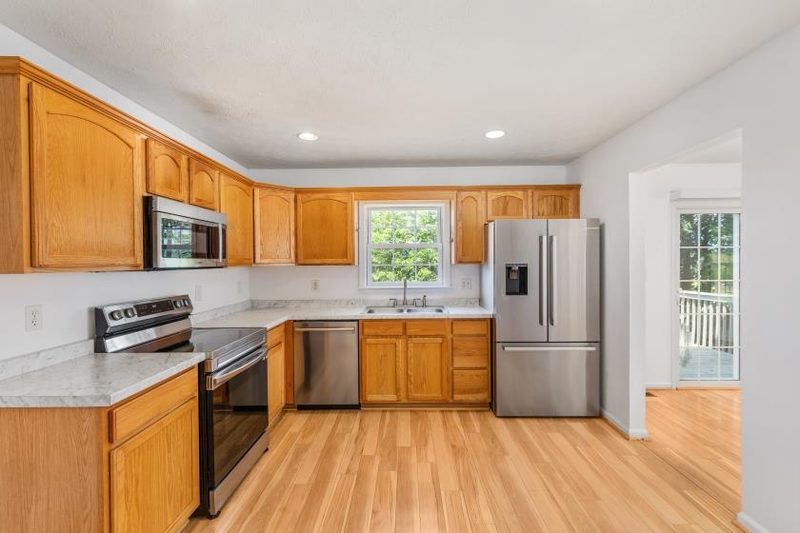395 Stonewall St, photo 8 of 29