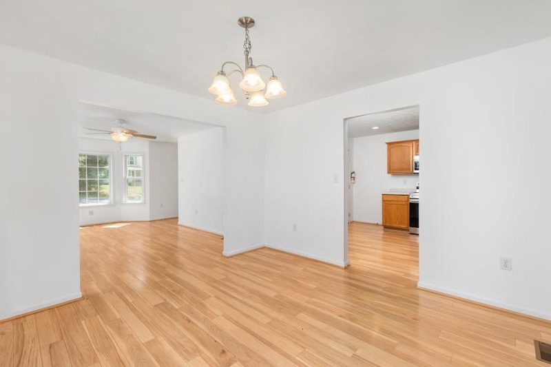 395 Stonewall St, photo 11 of 29