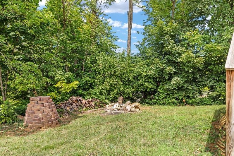 395 Stonewall St, photo 29 of 29